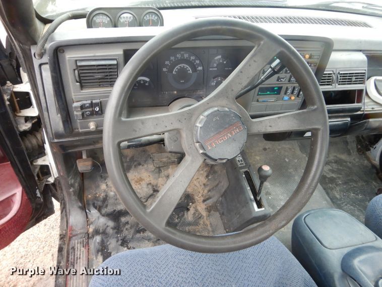 image for item FU9731 1989 Chevrolet K1500 pickup truck