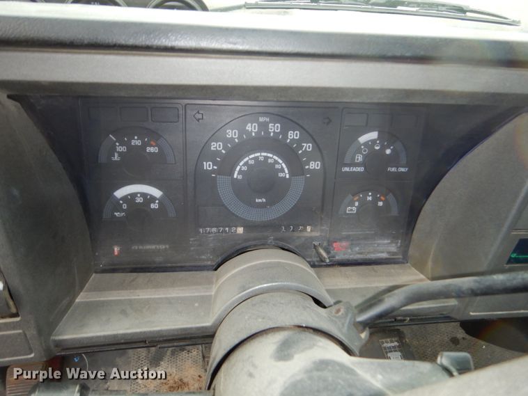 image for item FU9731 1989 Chevrolet K1500 pickup truck