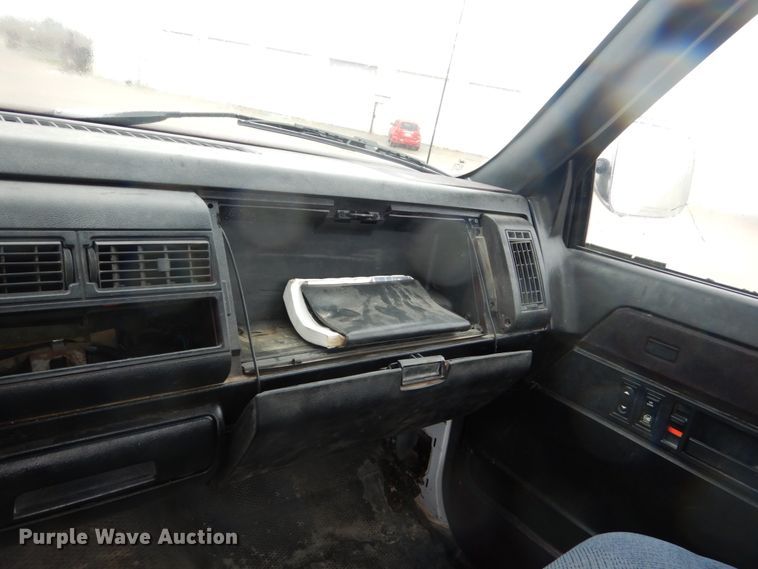 image for item FU9731 1989 Chevrolet K1500 pickup truck