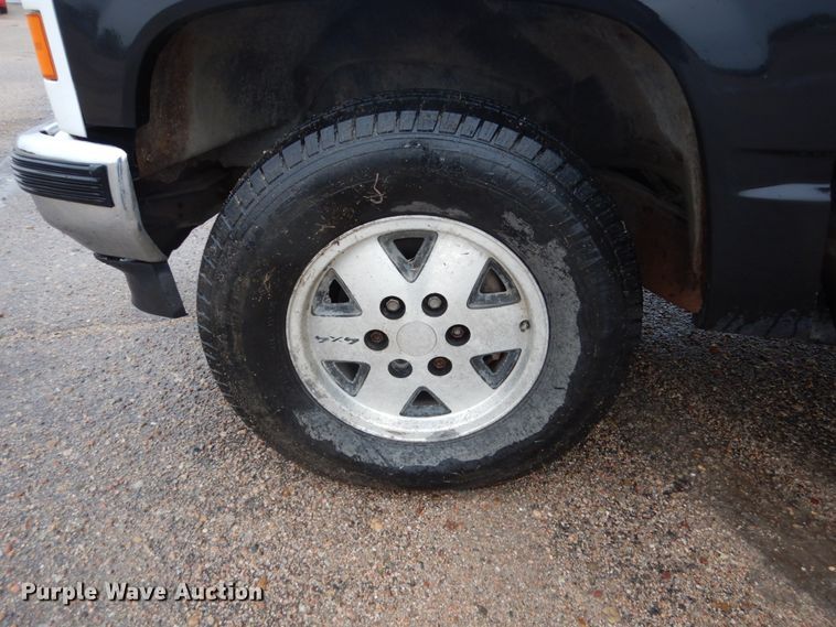 image for item FU9731 1989 Chevrolet K1500 pickup truck