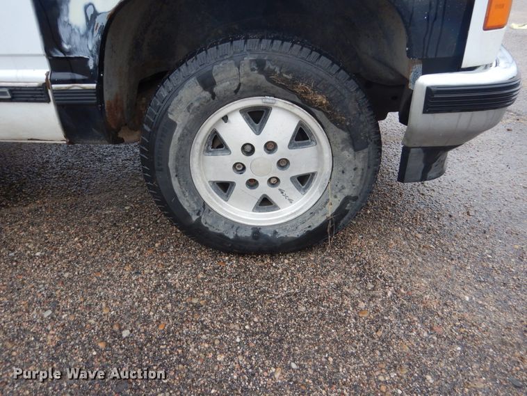 image for item FU9731 1989 Chevrolet K1500 pickup truck