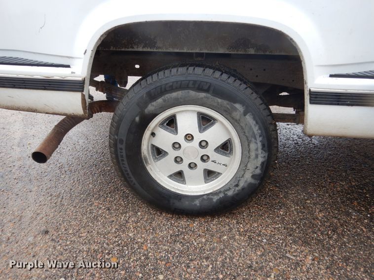 image for item FU9731 1989 Chevrolet K1500 pickup truck