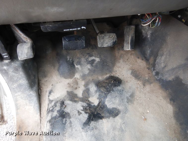 image for item FU9732 1999 Ford F350 Super Duty flatbed pickup truck