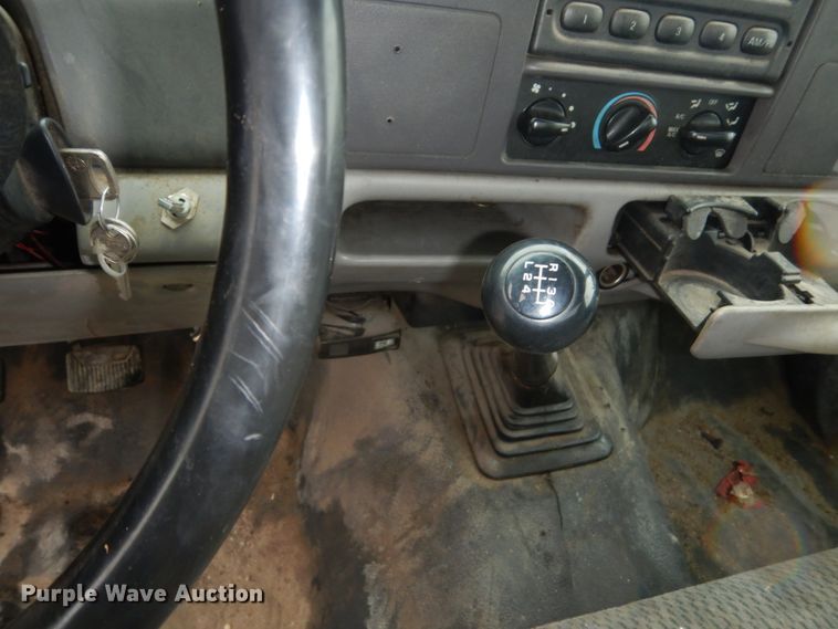 image for item FU9732 1999 Ford F350 Super Duty flatbed pickup truck