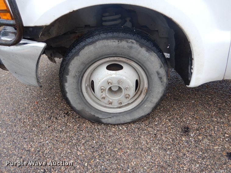 image for item FU9732 1999 Ford F350 Super Duty flatbed pickup truck