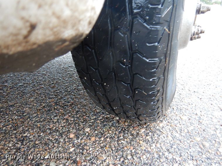 image for item FU9732 1999 Ford F350 Super Duty flatbed pickup truck