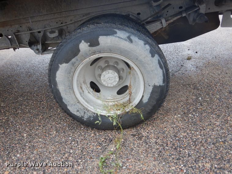 image for item FU9732 1999 Ford F350 Super Duty flatbed pickup truck