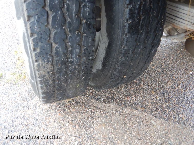 image for item FU9732 1999 Ford F350 Super Duty flatbed pickup truck