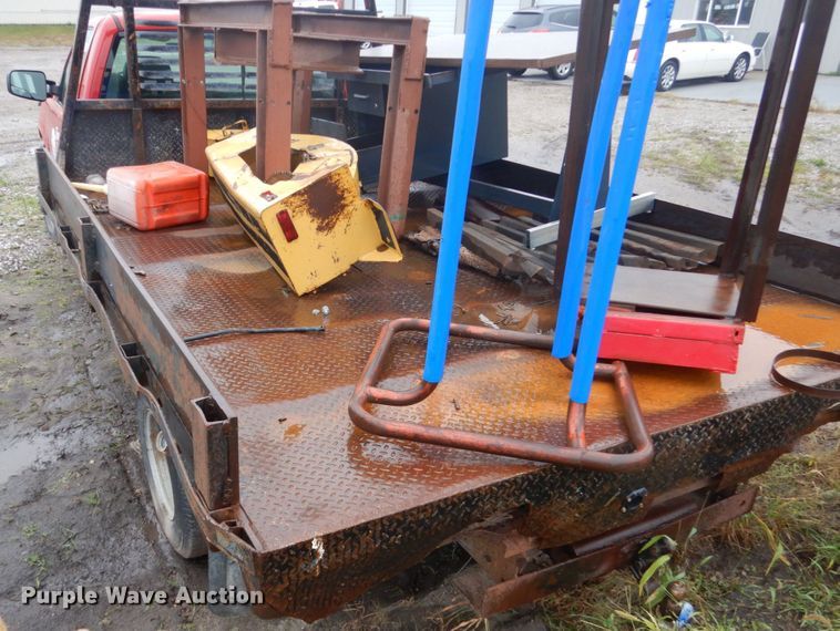 image for item FU9740 2001 Chevrolet Silverado 3500 flatbed pickup truck