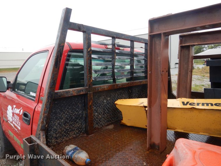 image for item FU9740 2001 Chevrolet Silverado 3500 flatbed pickup truck