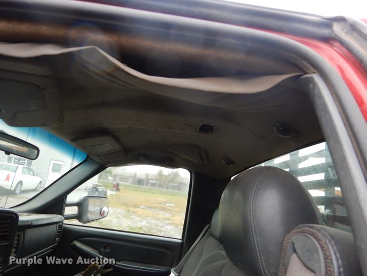 image for item FU9740 2001 Chevrolet Silverado 3500 flatbed pickup truck