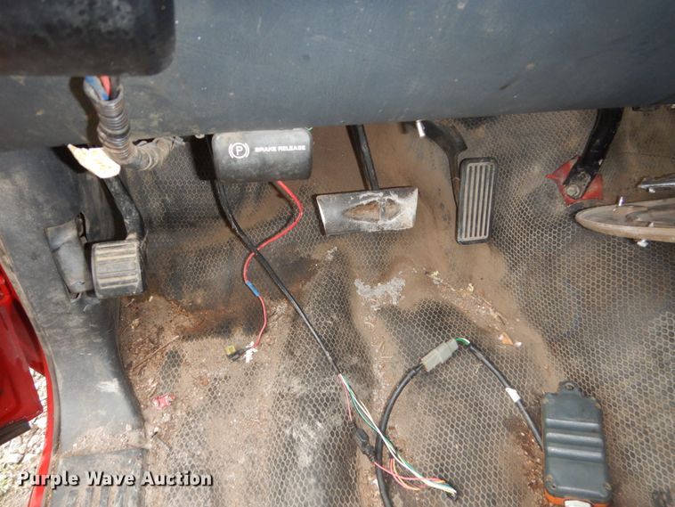 image for item FU9740 2001 Chevrolet Silverado 3500 flatbed pickup truck