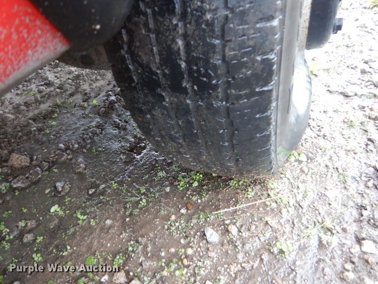 image for item FU9740 2001 Chevrolet Silverado 3500 flatbed pickup truck