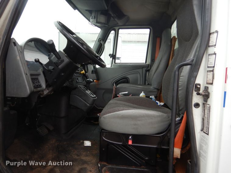 image for item FU9742 2005 International 4400 box truck