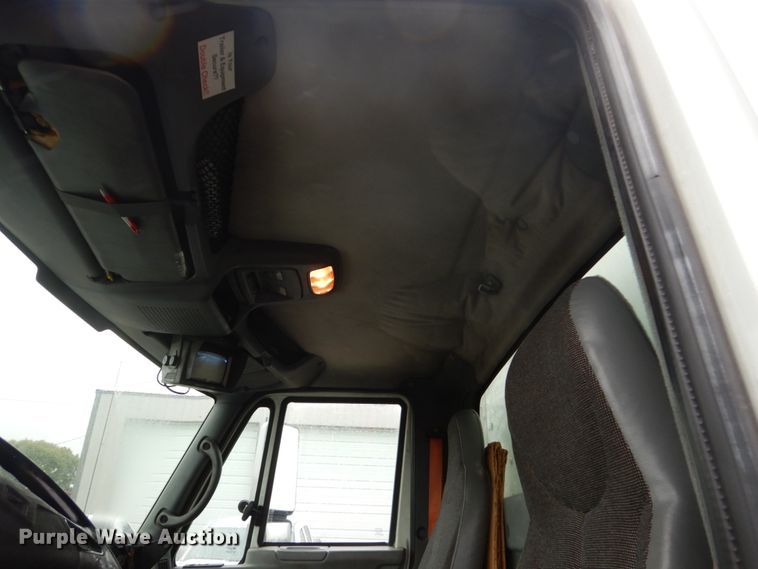 image for item FU9742 2005 International 4400 box truck