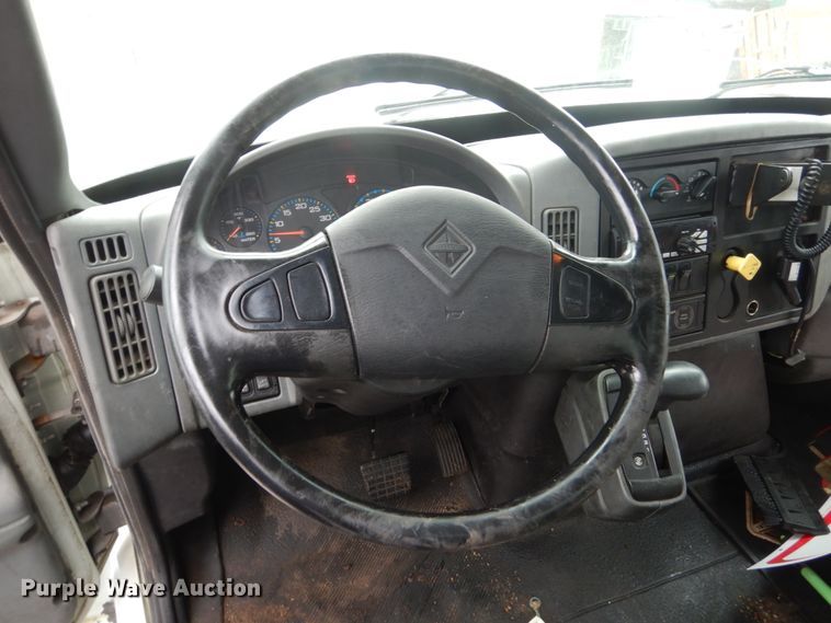 image for item FU9742 2005 International 4400 box truck