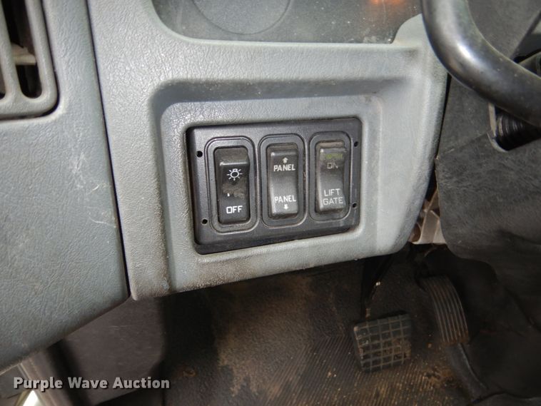 image for item FU9742 2005 International 4400 box truck