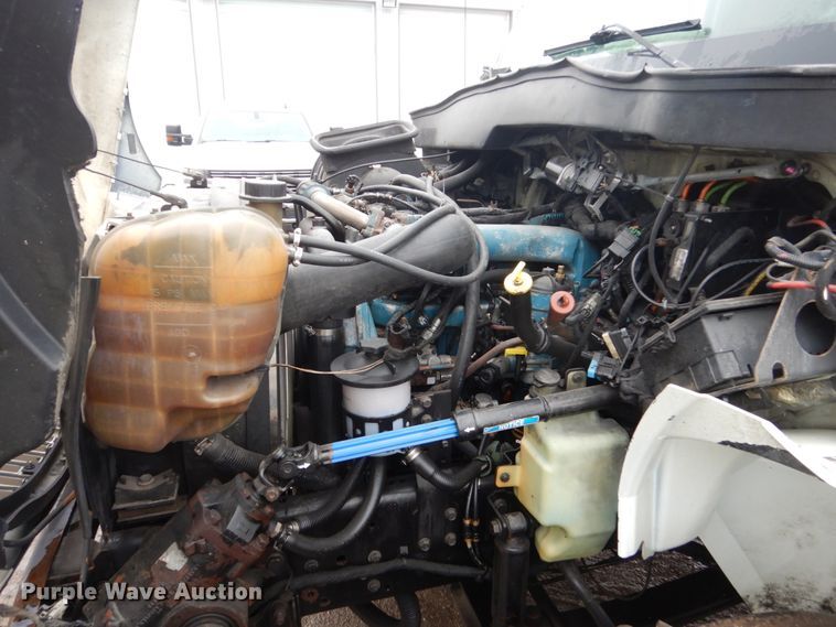 image for item FU9742 2005 International 4400 box truck