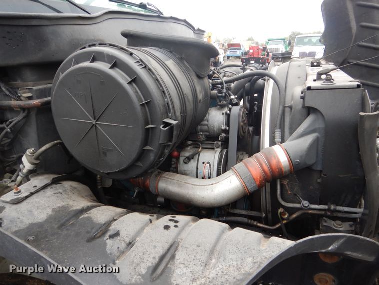 image for item FU9742 2005 International 4400 box truck