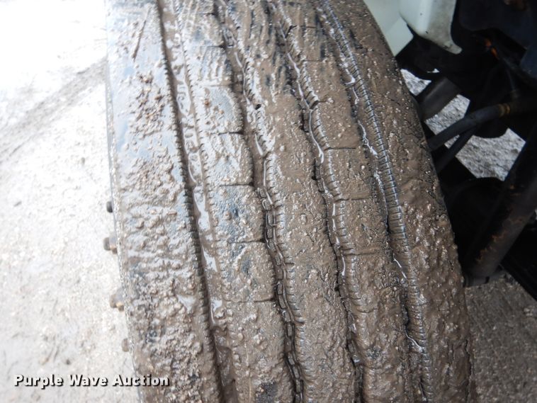 image for item FU9742 2005 International 4400 box truck