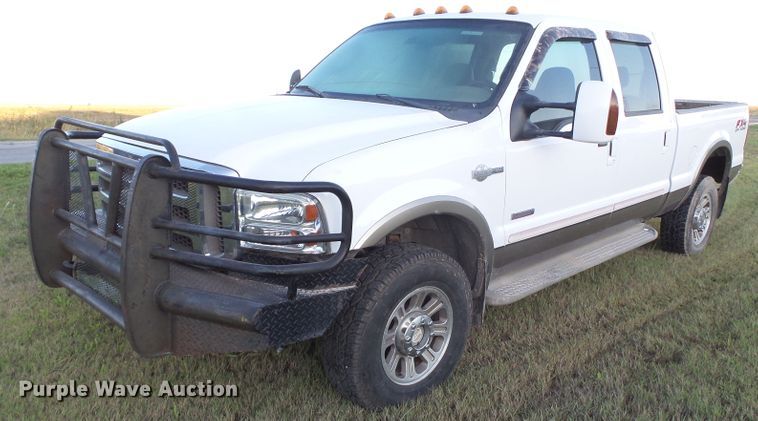 image for item GC9053 2005 Ford F350 Super Duty King Ranch Crew Cab pickup truck