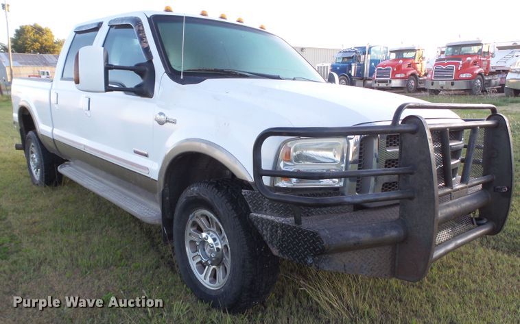 image for item GC9053 2005 Ford F350 Super Duty King Ranch Crew Cab pickup truck
