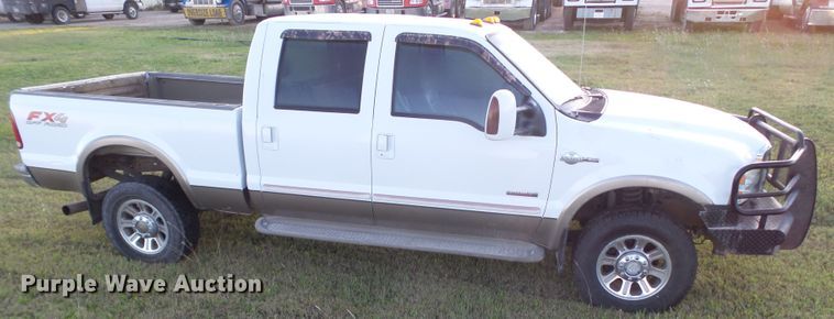 image for item GC9053 2005 Ford F350 Super Duty King Ranch Crew Cab pickup truck