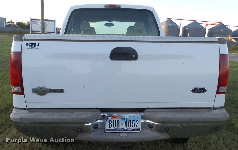 image for item GC9053 2005 Ford F350 Super Duty King Ranch Crew Cab pickup truck