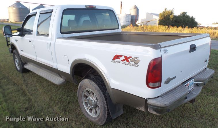 image for item GC9053 2005 Ford F350 Super Duty King Ranch Crew Cab pickup truck