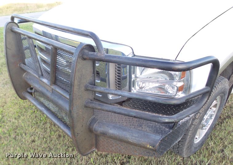 image for item GC9053 2005 Ford F350 Super Duty King Ranch Crew Cab pickup truck