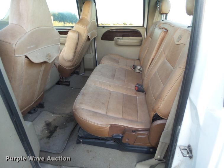 image for item GC9053 2005 Ford F350 Super Duty King Ranch Crew Cab pickup truck