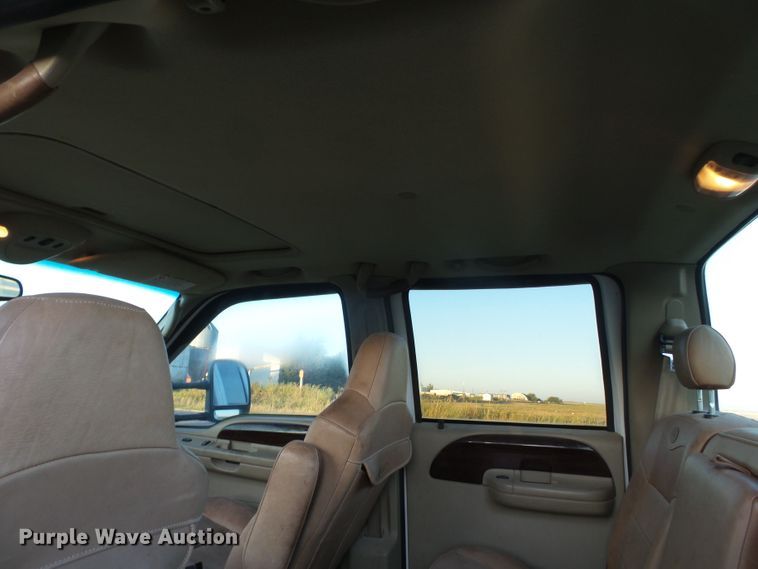 image for item GC9053 2005 Ford F350 Super Duty King Ranch Crew Cab pickup truck