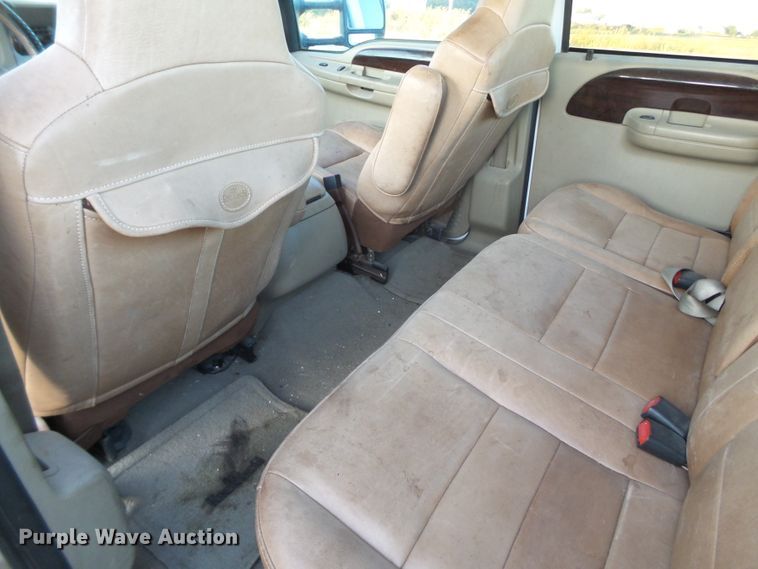 image for item GC9053 2005 Ford F350 Super Duty King Ranch Crew Cab pickup truck