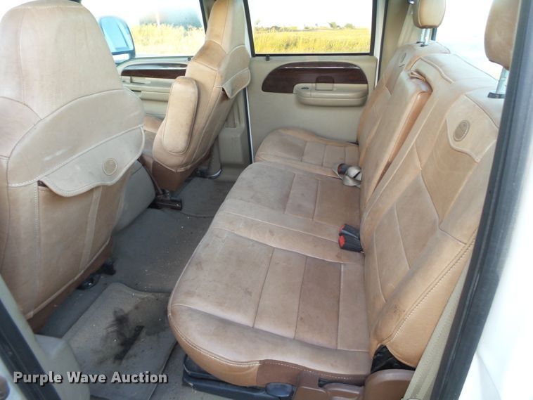 image for item GC9053 2005 Ford F350 Super Duty King Ranch Crew Cab pickup truck