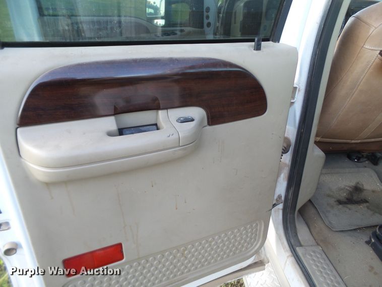 image for item GC9053 2005 Ford F350 Super Duty King Ranch Crew Cab pickup truck