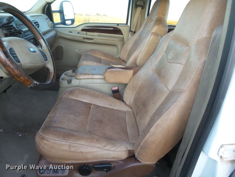 image for item GC9053 2005 Ford F350 Super Duty King Ranch Crew Cab pickup truck