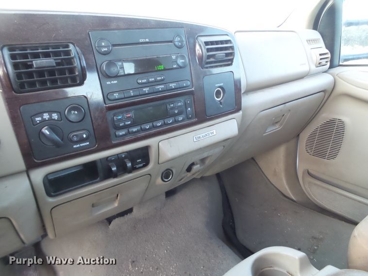 image for item GC9053 2005 Ford F350 Super Duty King Ranch Crew Cab pickup truck