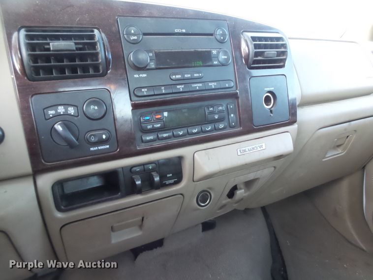 image for item GC9053 2005 Ford F350 Super Duty King Ranch Crew Cab pickup truck