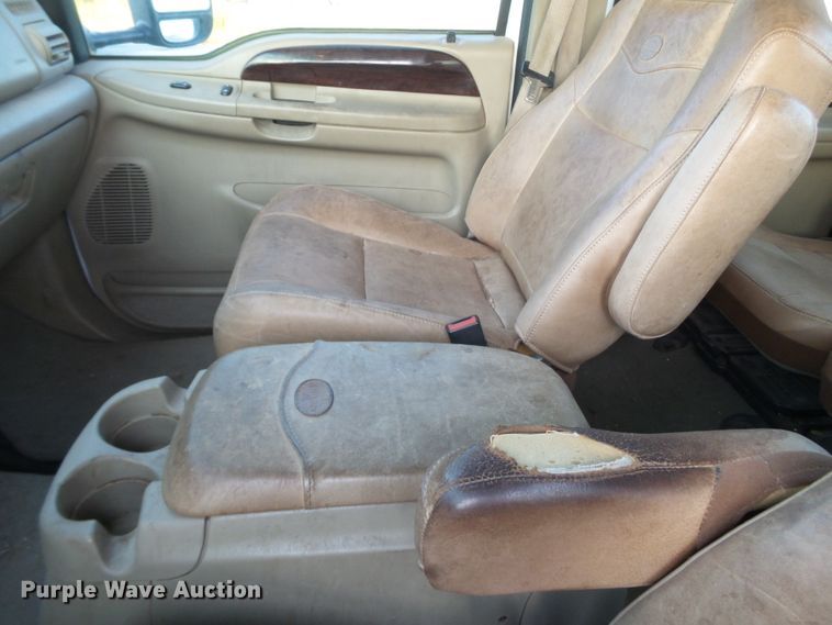 image for item GC9053 2005 Ford F350 Super Duty King Ranch Crew Cab pickup truck