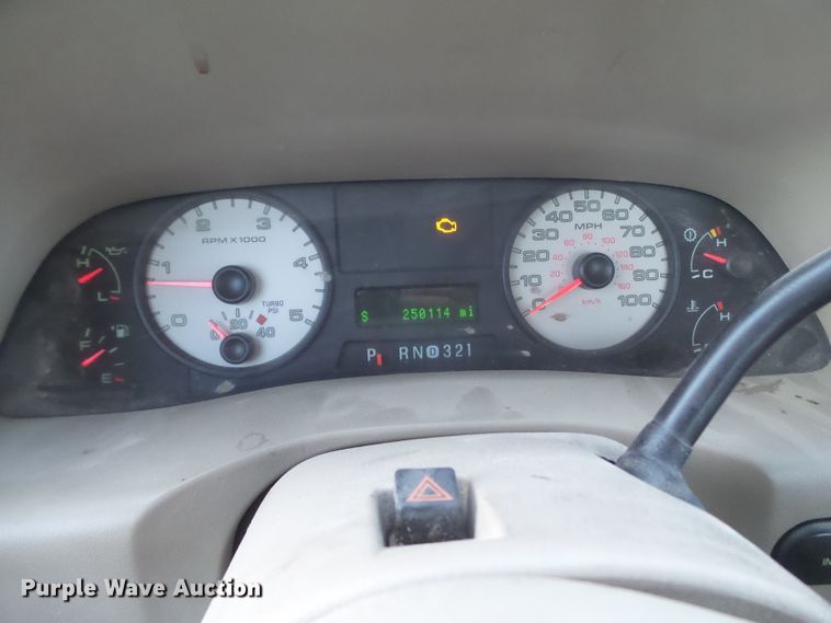 image for item GC9053 2005 Ford F350 Super Duty King Ranch Crew Cab pickup truck