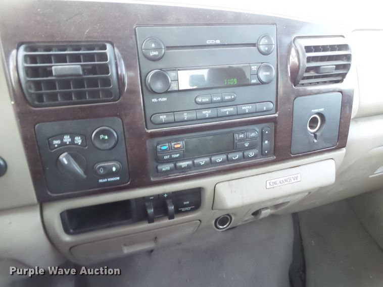 image for item GC9053 2005 Ford F350 Super Duty King Ranch Crew Cab pickup truck