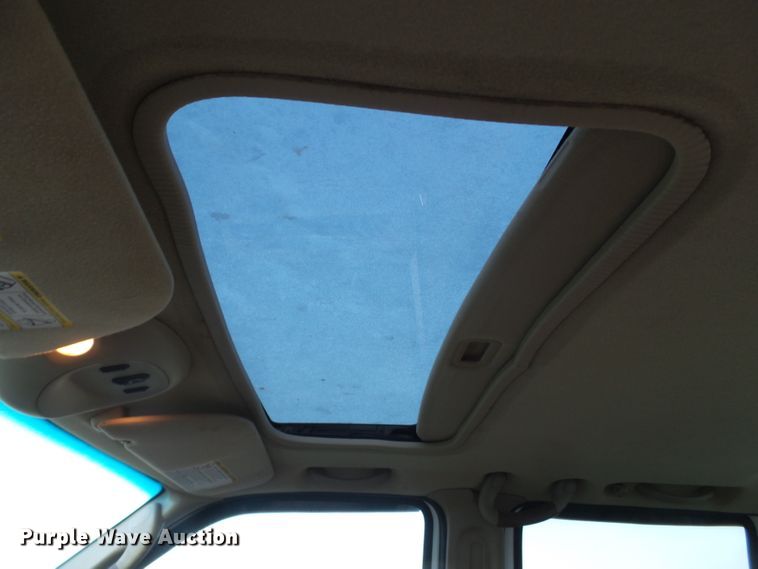 image for item GC9053 2005 Ford F350 Super Duty King Ranch Crew Cab pickup truck