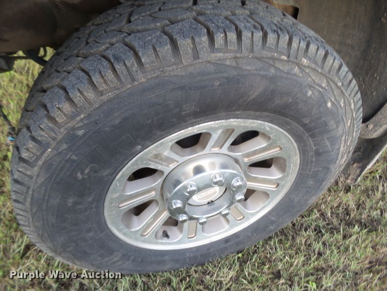 image for item GC9053 2005 Ford F350 Super Duty King Ranch Crew Cab pickup truck