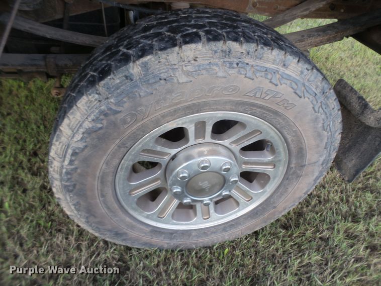 image for item GC9053 2005 Ford F350 Super Duty King Ranch Crew Cab pickup truck