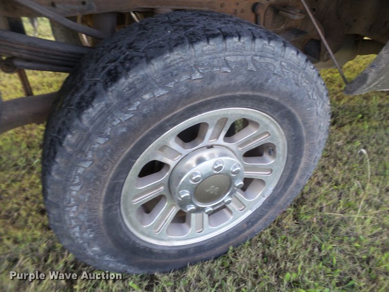 image for item GC9053 2005 Ford F350 Super Duty King Ranch Crew Cab pickup truck