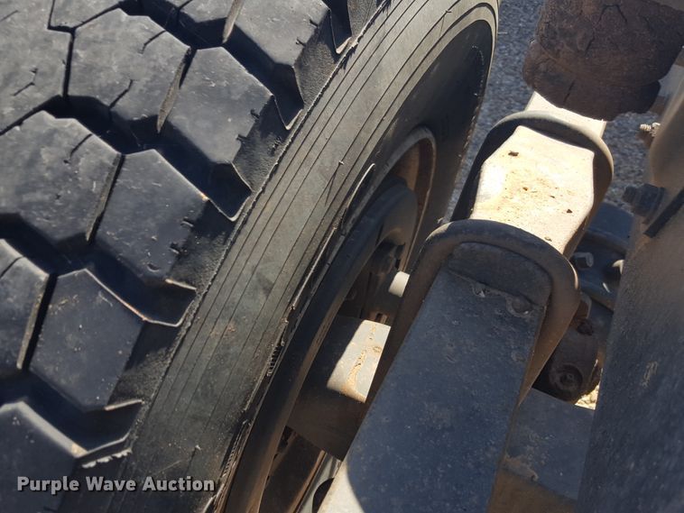 image for item GC9067 1997 Chevrolet C7500 truck cab and chassis