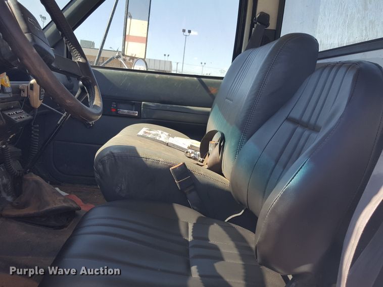 image for item GC9067 1997 Chevrolet C7500 truck cab and chassis