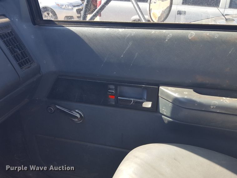 image for item GC9067 1997 Chevrolet C7500 truck cab and chassis