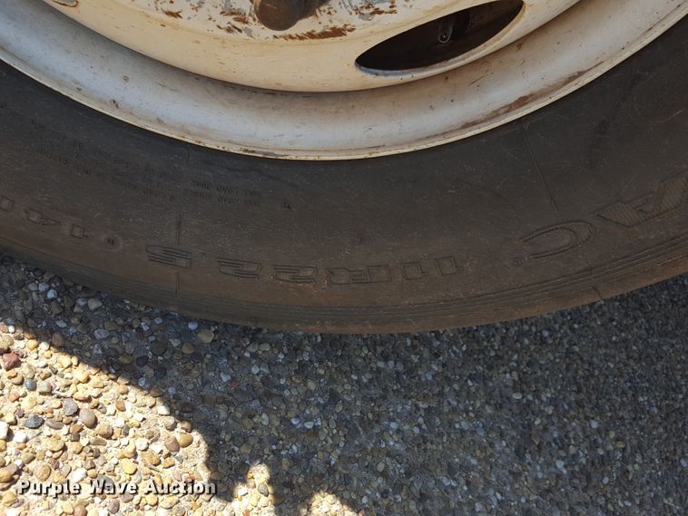 image for item GC9067 1997 Chevrolet C7500 truck cab and chassis