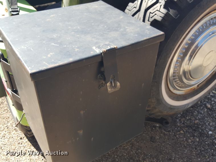 image for item GC9068 1971 Jeep SUV